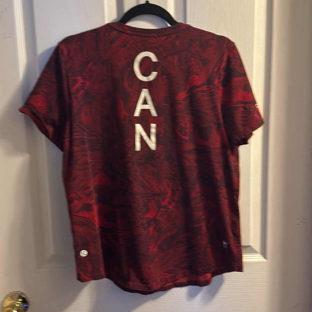 Lululemon size 8 Canada t-shirt